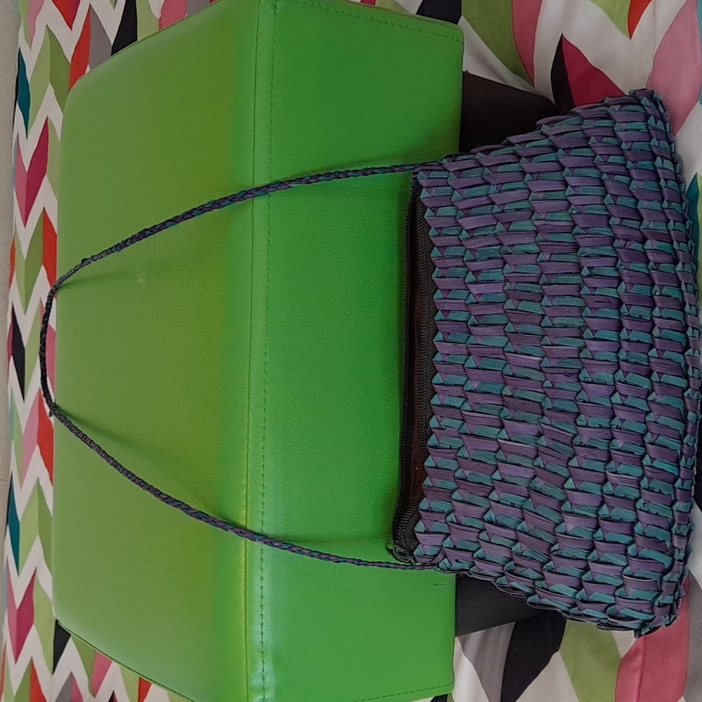 Vintage woven purse..blue and purple 💜